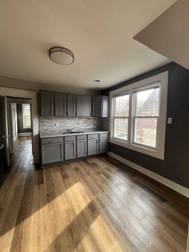 3027 N 25th St - Photo 2 of 16