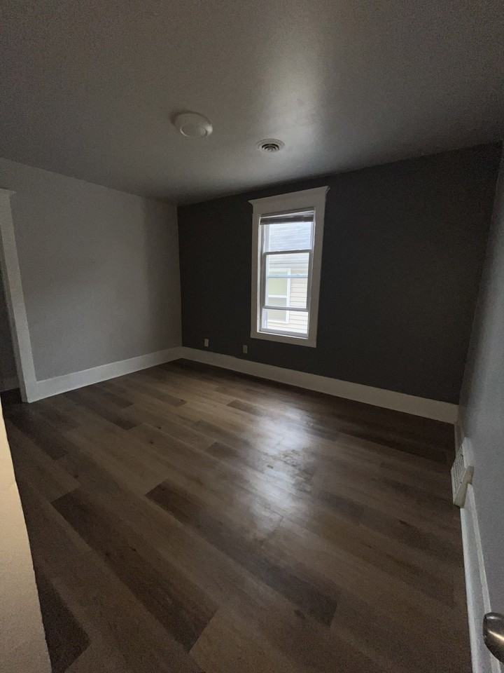 3027 N 25th St - Photo 4 of 16