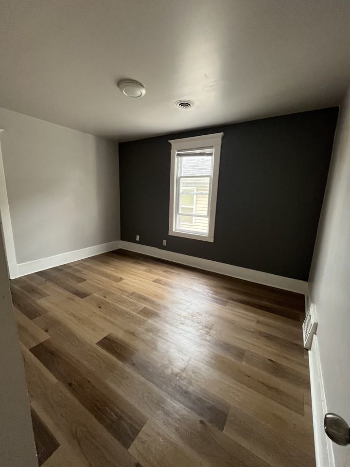 3027 N 25th St - Photo 5 of 16