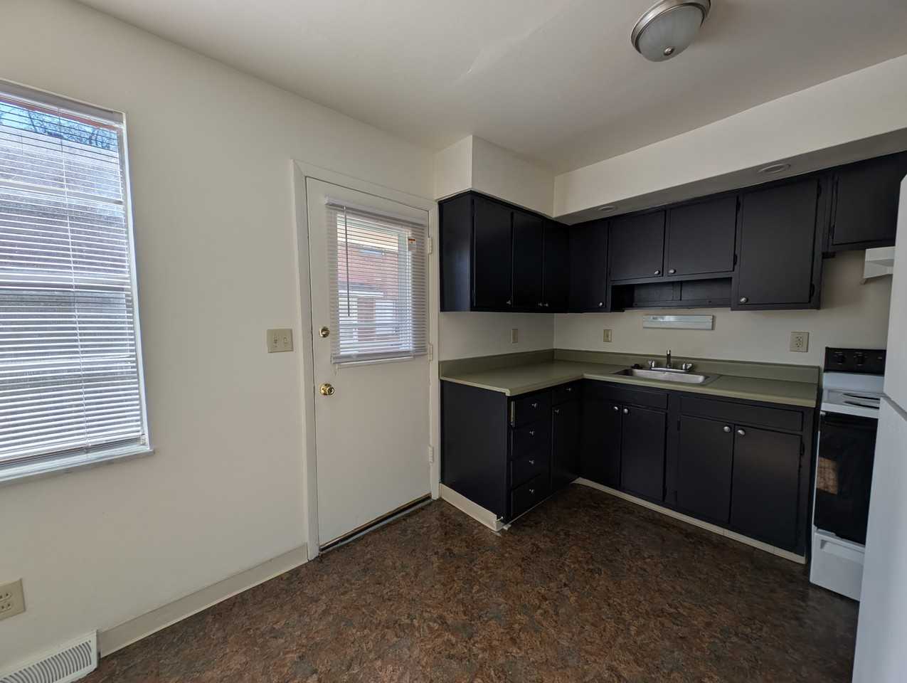 1194B Kelburn Rd #1194B - Photo 5 of 18