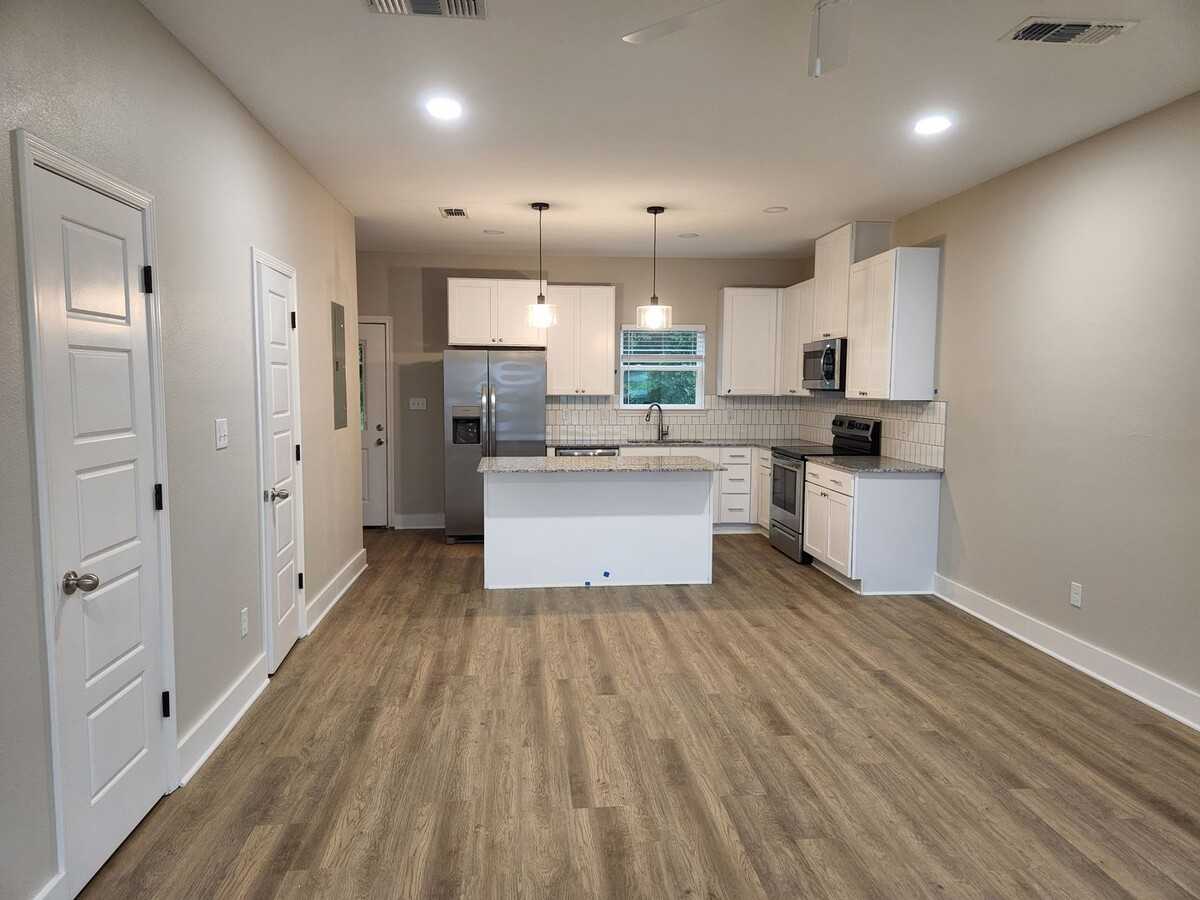 3105 E 44th St - Photo 2 of 7