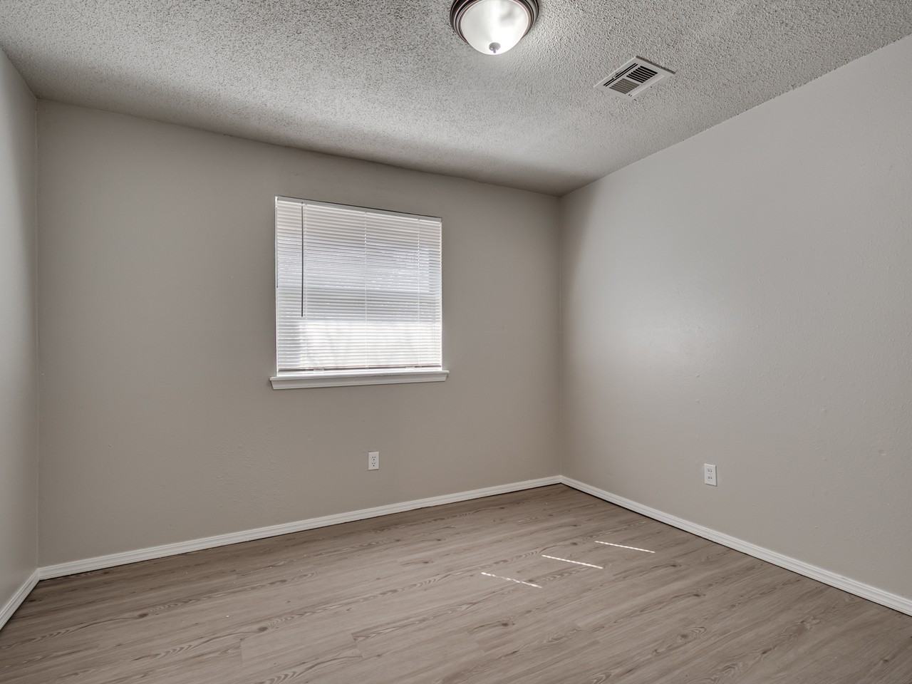 1525 Mcgregor Dr #1 - Photo 5 of 10