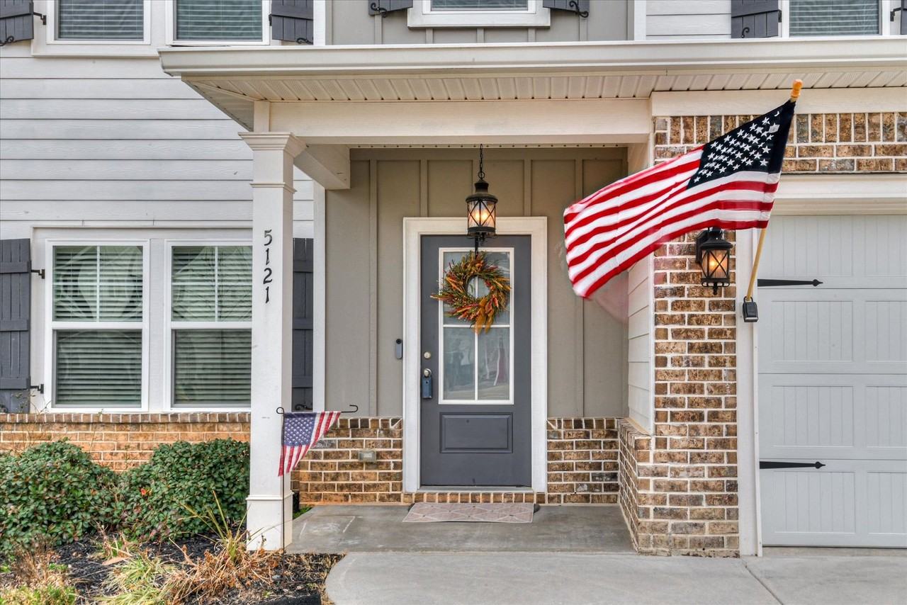 5121 Huntley Trl - Photo 4 of 50