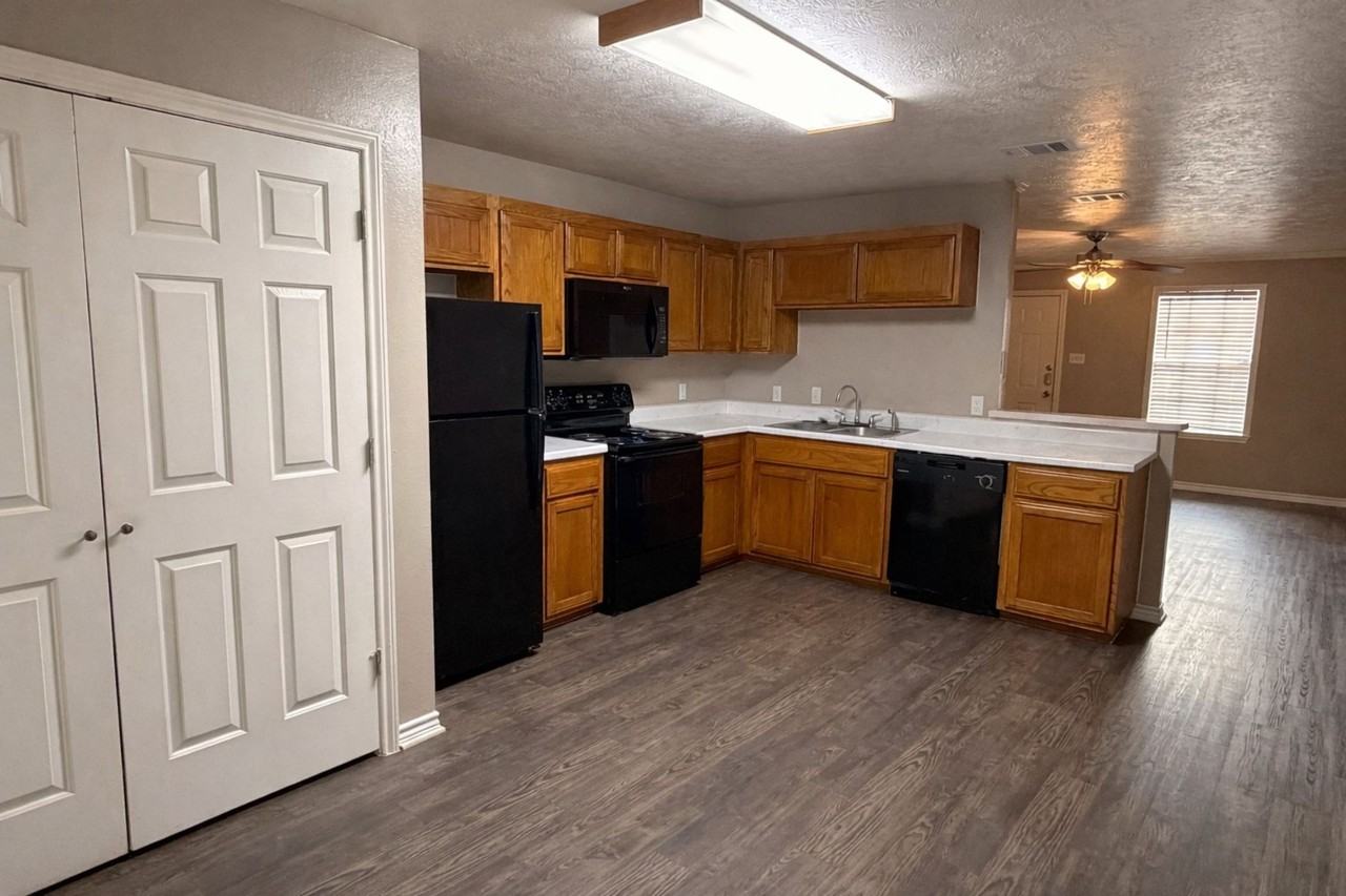 Hillstone On The Parkway - Photo 4 of 19