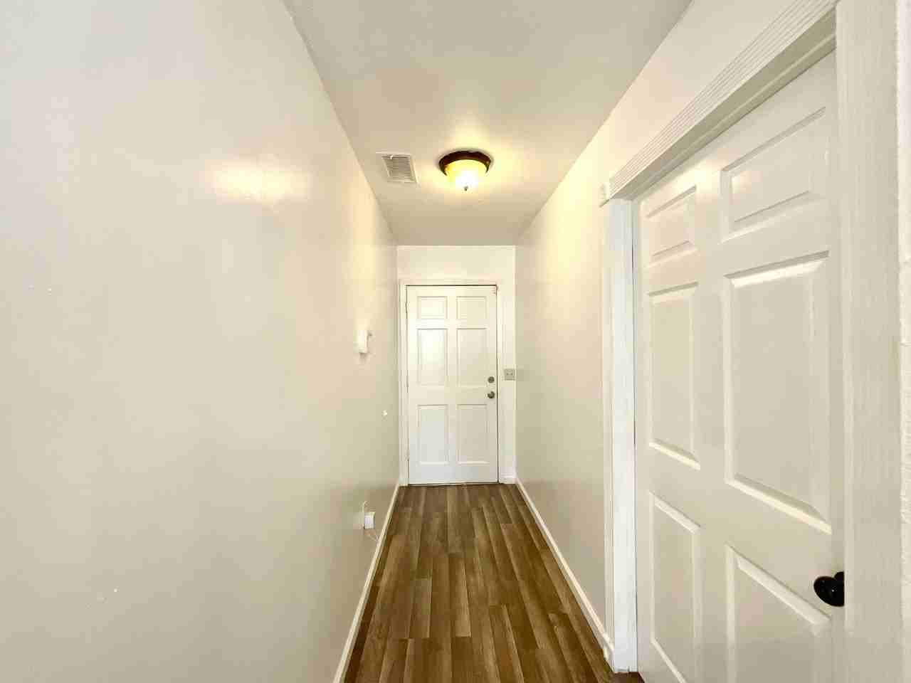 7805 Marigold Trace St - Photo 4 of 33