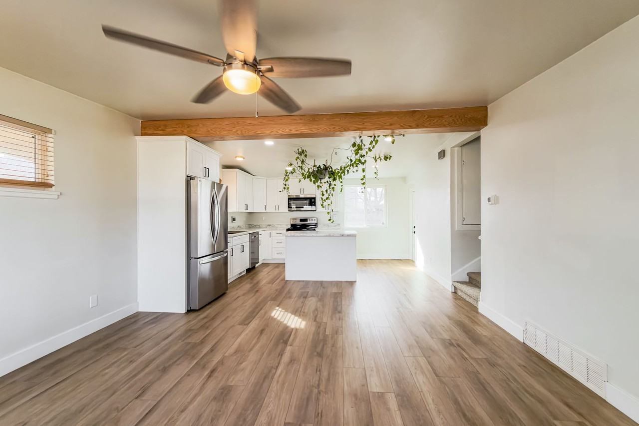 1993 W Champagne Ave - Photo 3 of 19