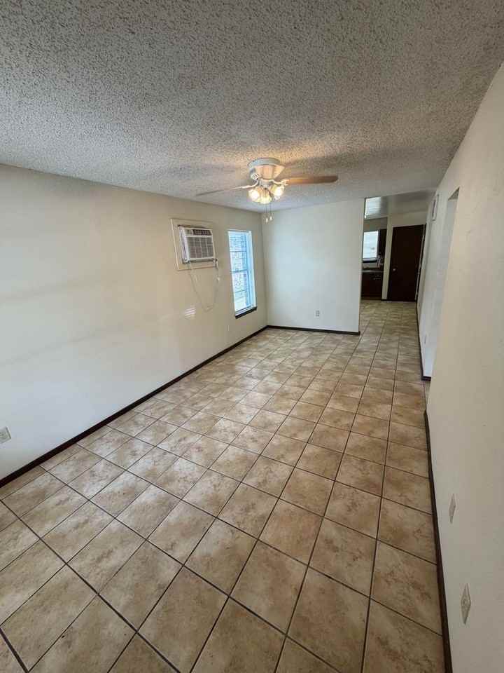 2343 Elm Park Dr - Photo 2 of 9