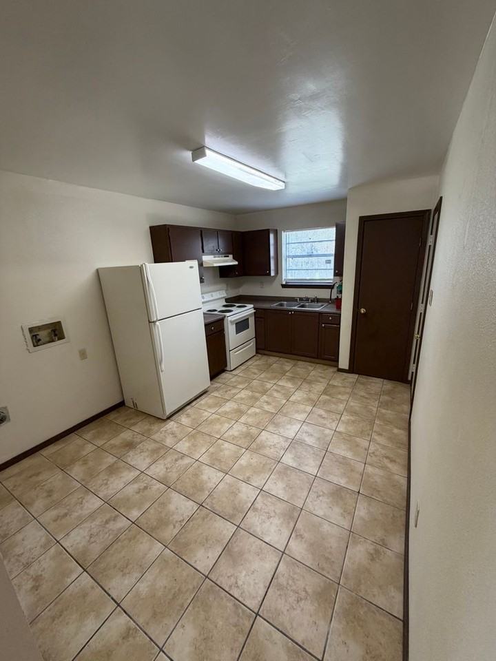 2343 Elm Park Dr - Photo 3 of 9