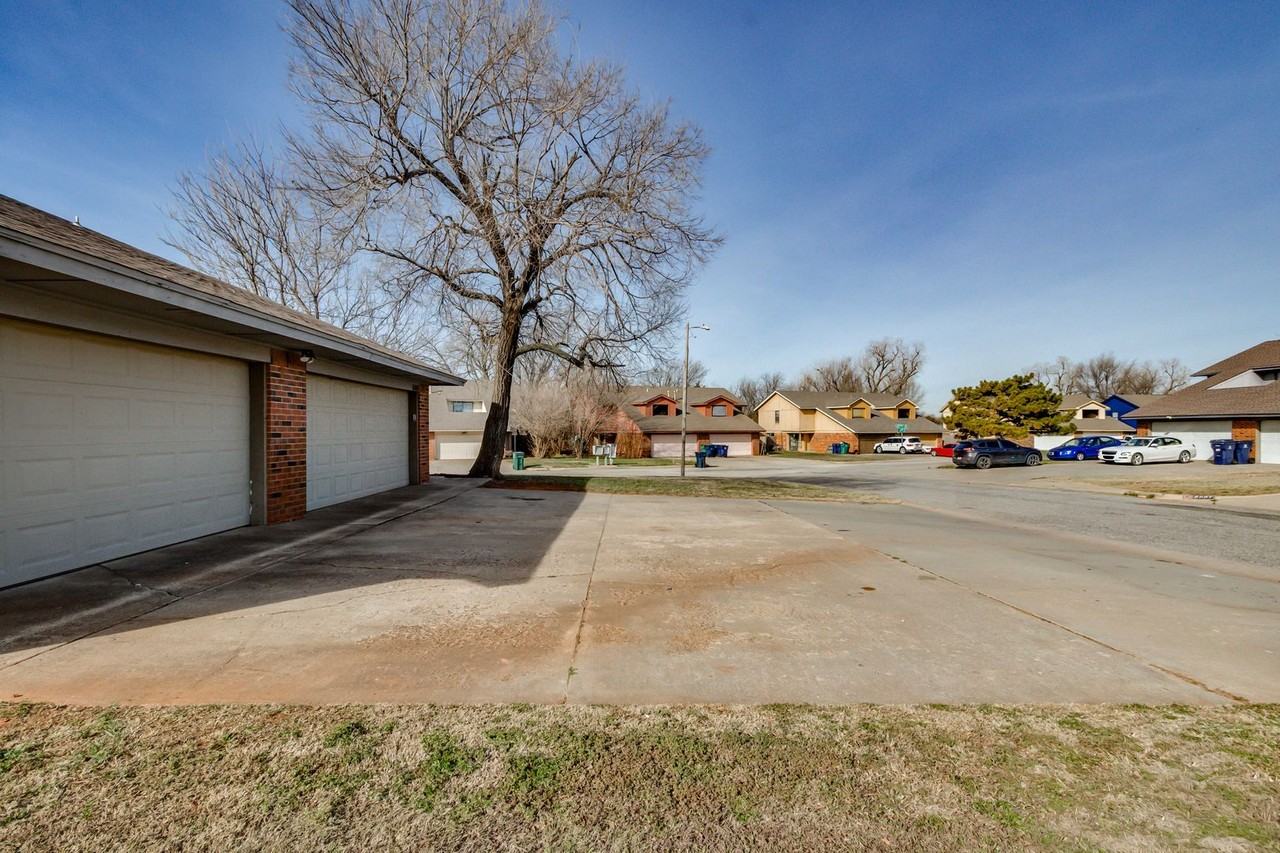 6004 Paramount Dr - Photo 3 of 50