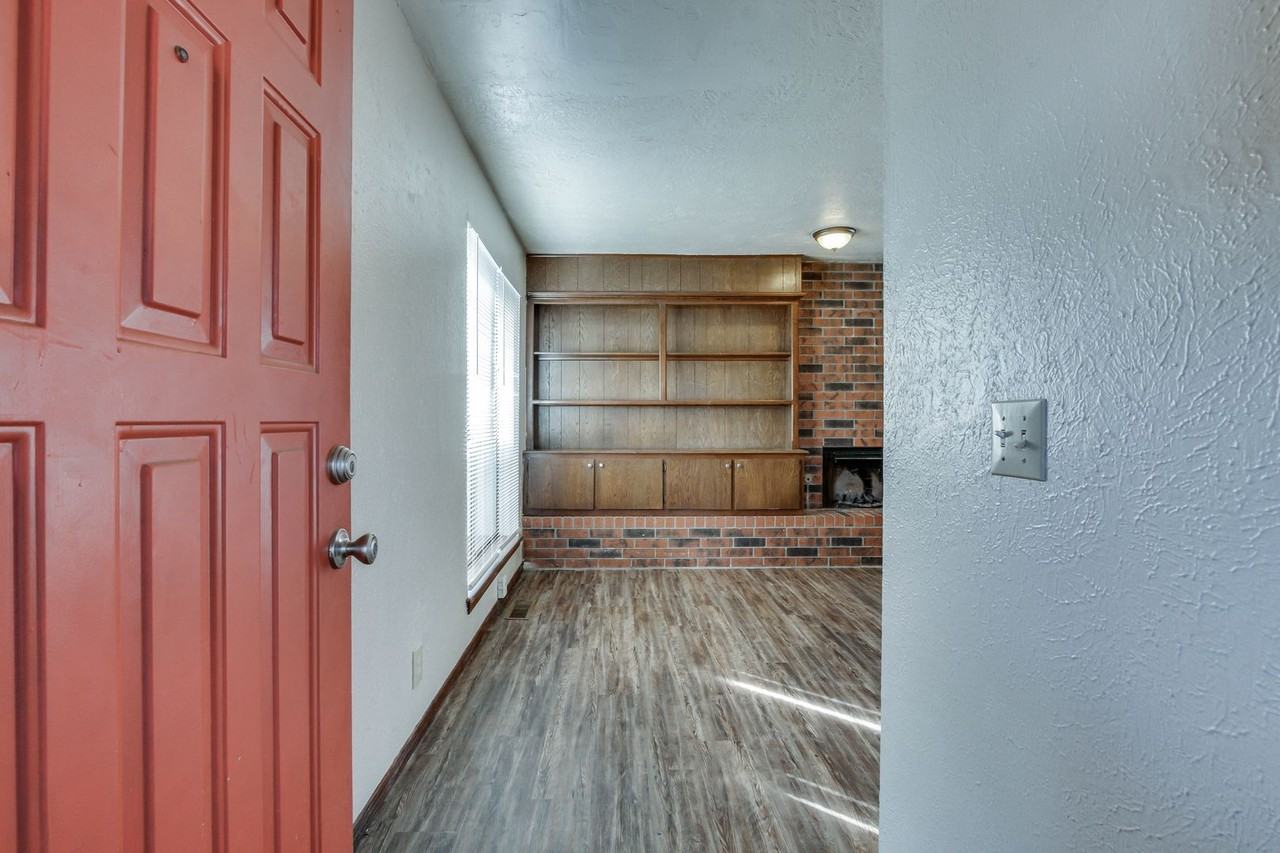 6004 Paramount Dr - Photo 6 of 50