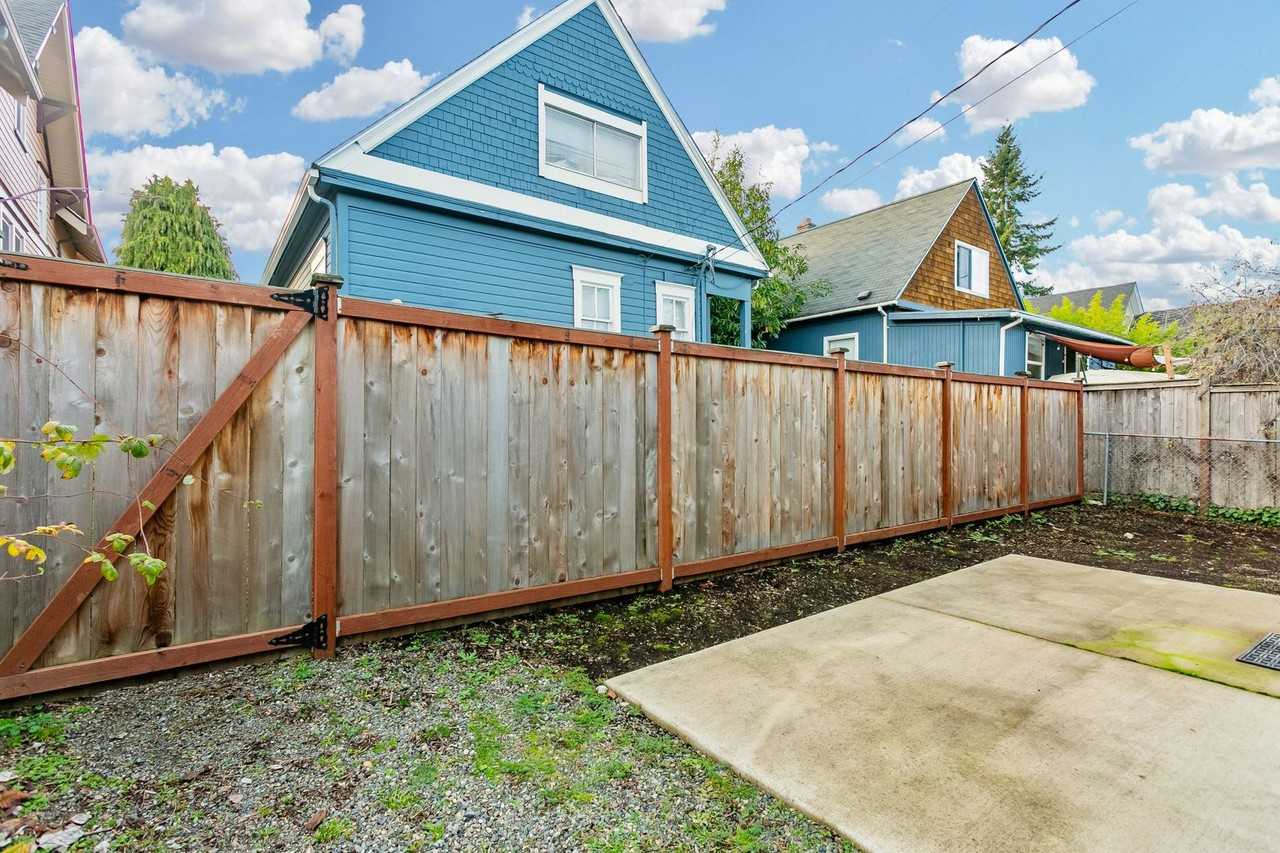 927 S Cushman Ave #B - Photo 4 of 28