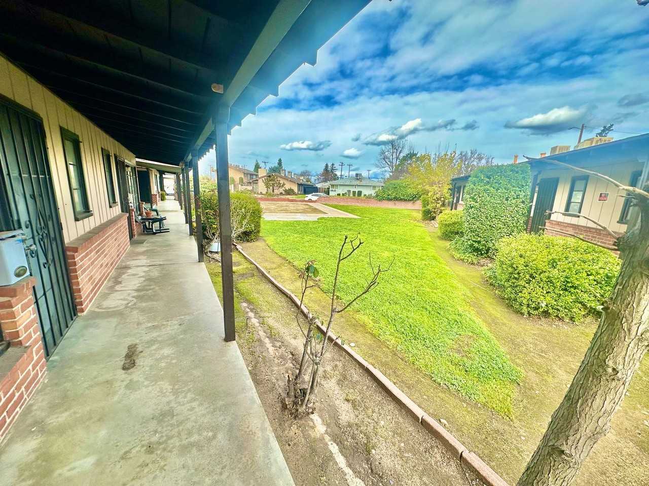 3204-3208 E Normal Ave - Photo 4 of 32