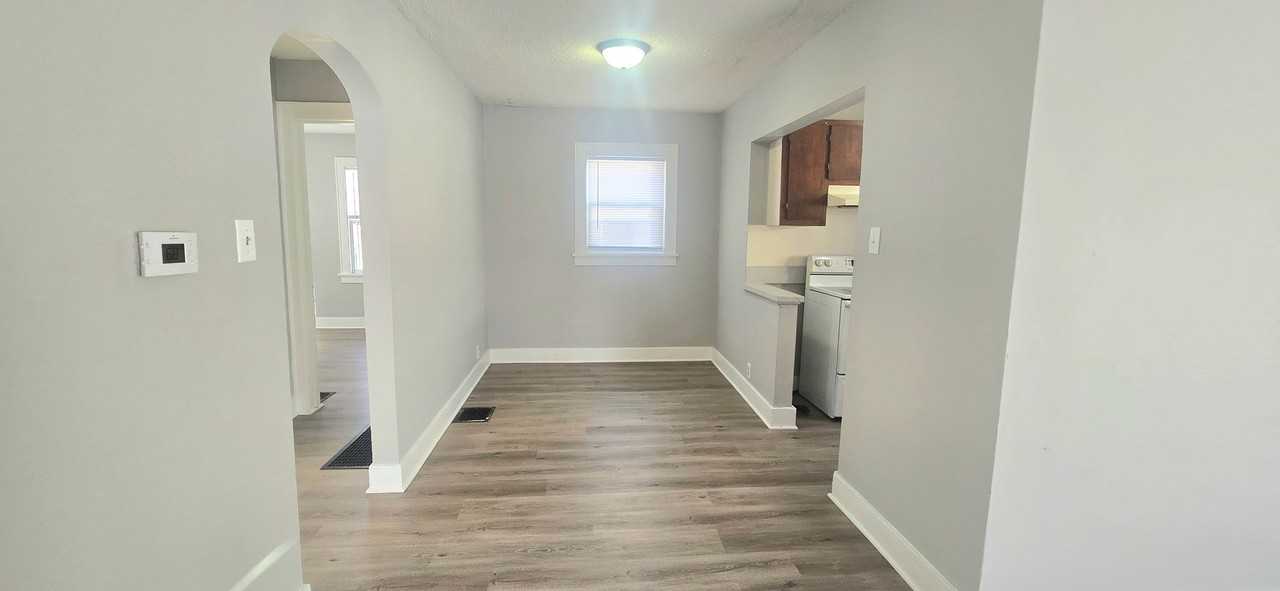 1636 E Moore St - Photo 2 of 8