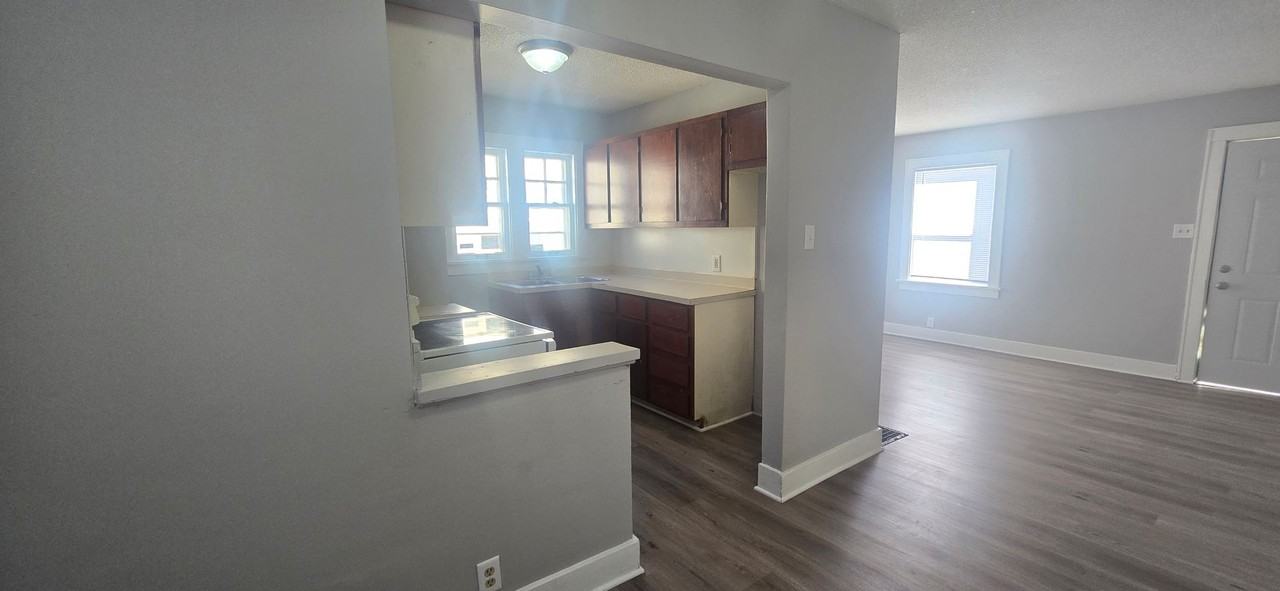 1636 E Moore St - Photo 4 of 8