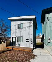 featured image of 216 E 7th St