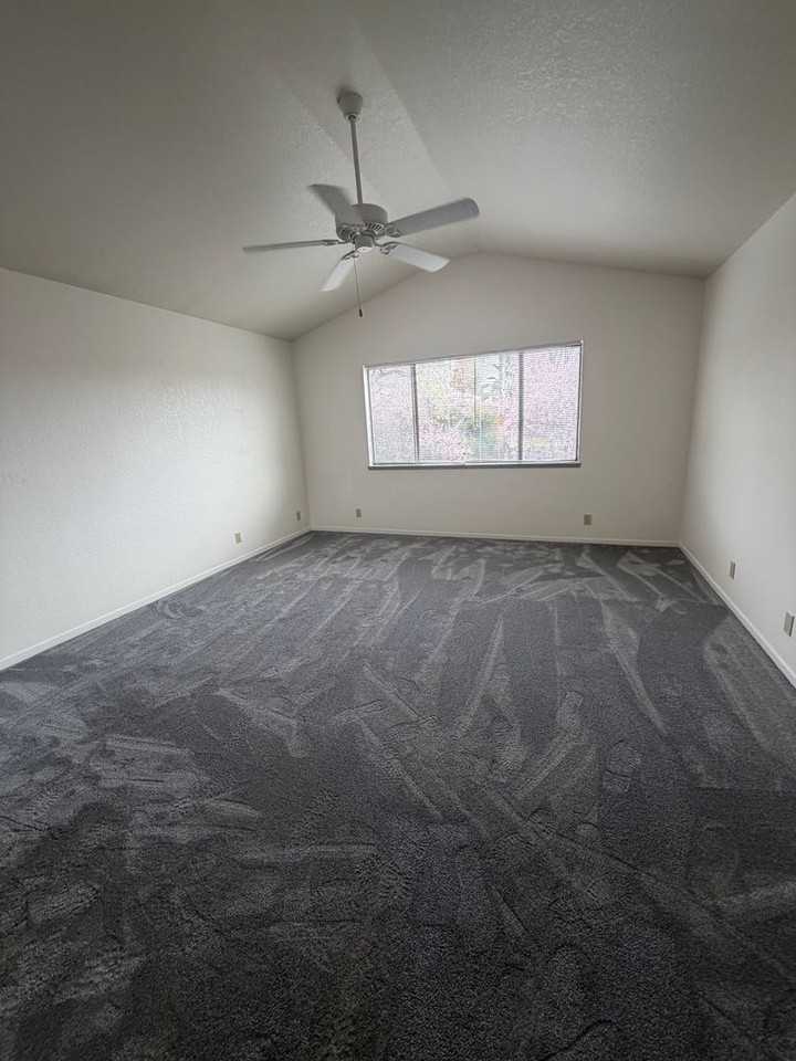 3827 Cambridge Rd - Photo 7 of 10