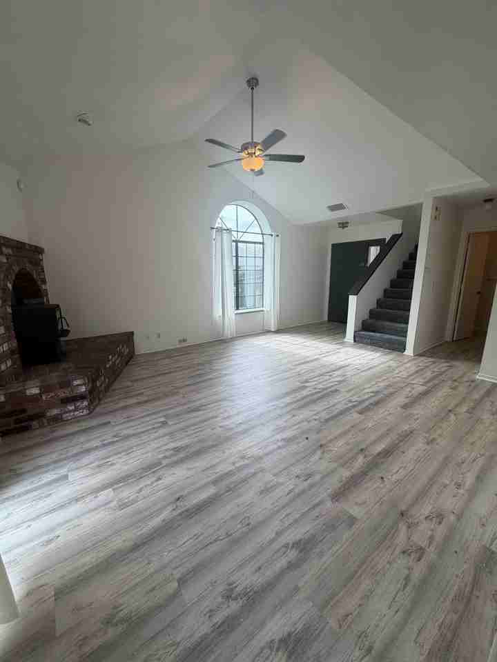 3827 Cambridge Rd - Photo 3 of 10