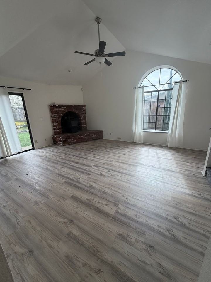 3827 Cambridge Rd - Photo 4 of 10