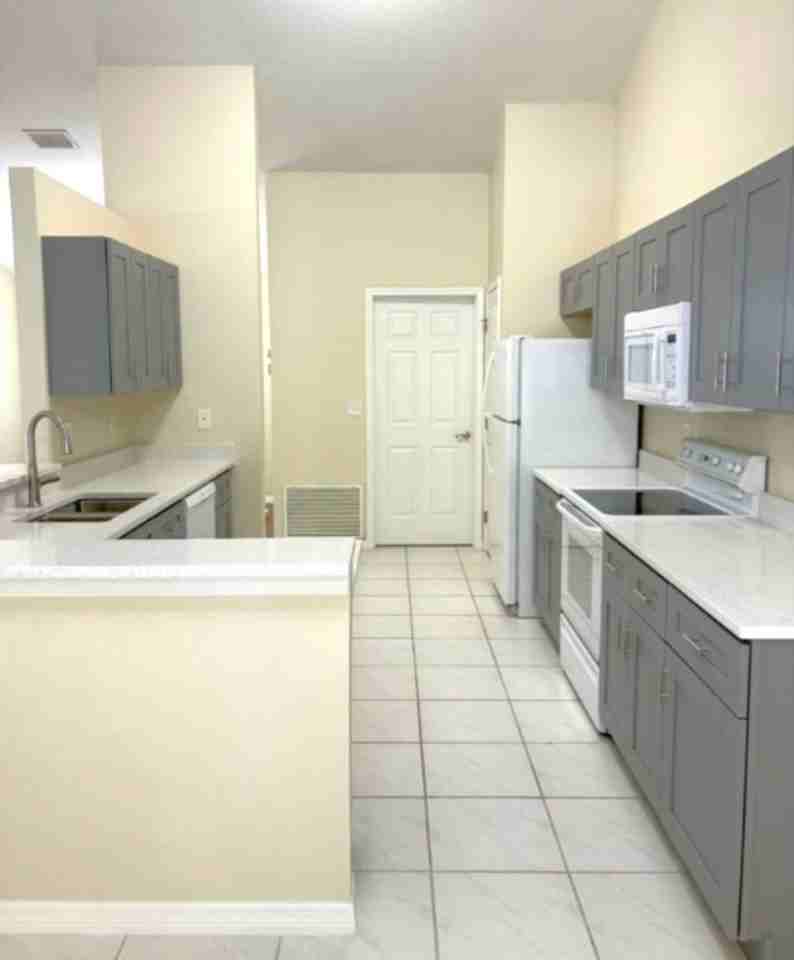 14720 Green Valley Blvd - Photo 5 of 20