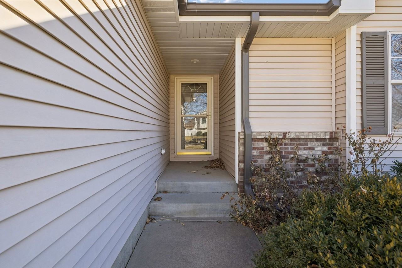 2554 Sw 19th St - Photo 2 of 28