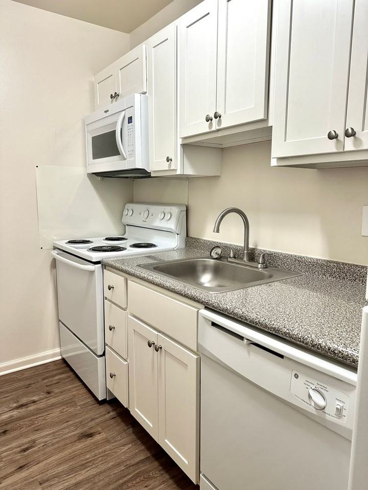 Waverly Apartments - Photo 5 of 9