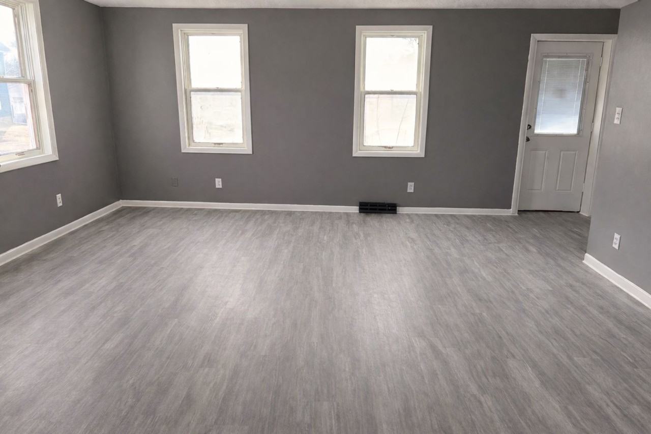 517 12th Ave - Photo 3 of 8