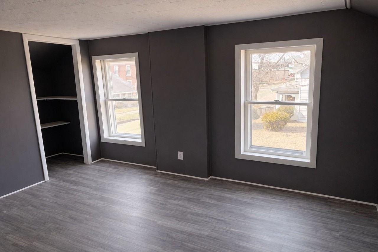 517 12th Ave - Photo 3 of 8