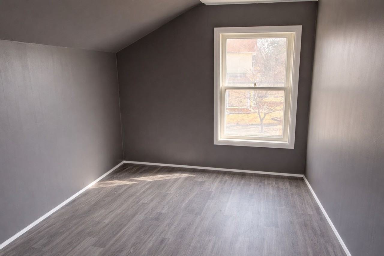 517 12th Ave - Photo 6 of 8