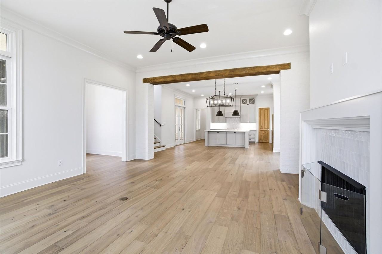 2110 Belfleur St - Photo 2 of 21