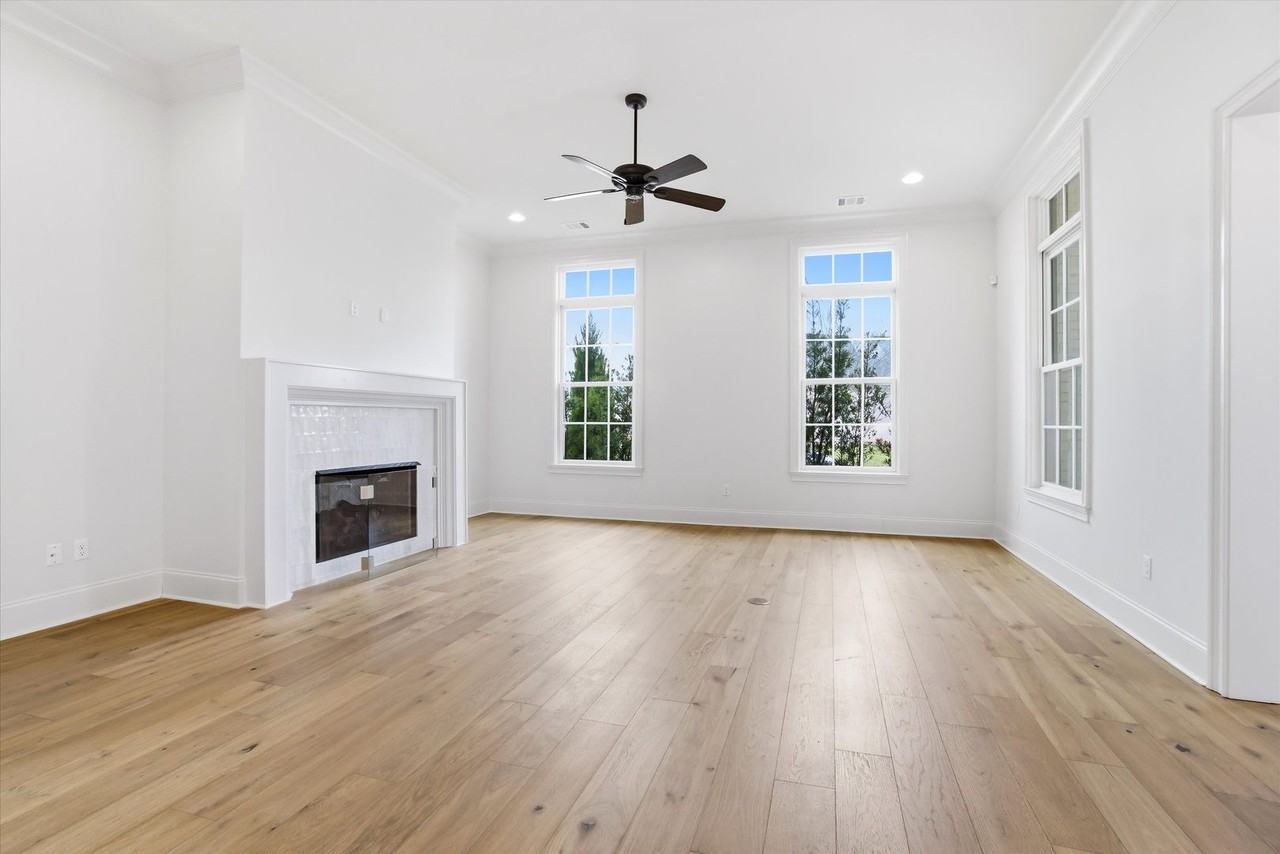 2110 Belfleur St - Photo 3 of 21