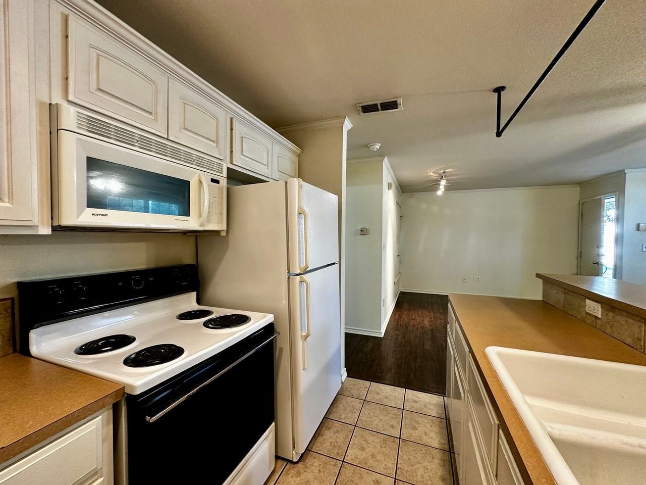 Spacious 1 - Photo 4 of 27