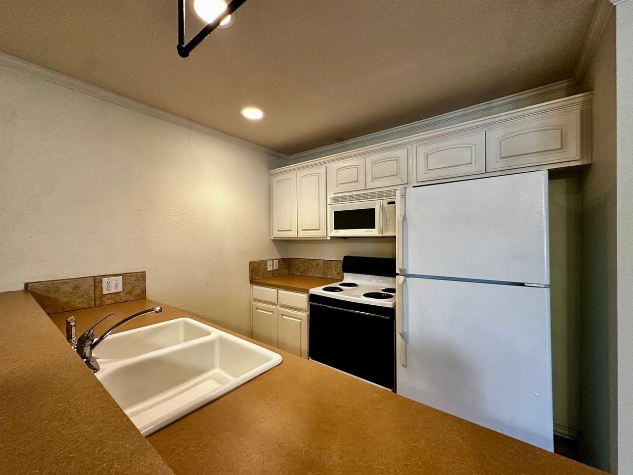 Spacious 1 - Photo 5 of 27