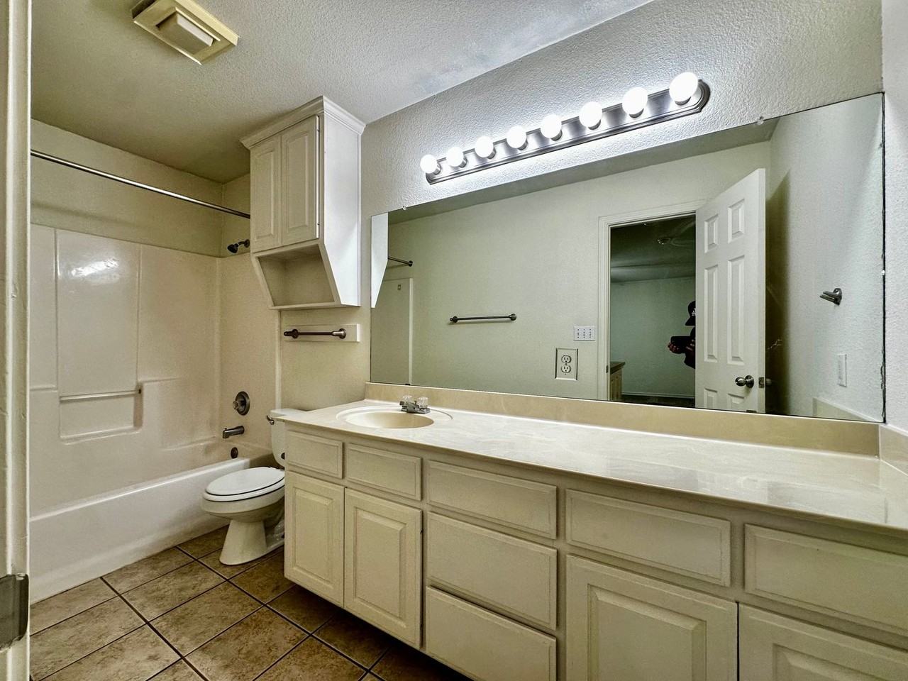 Spacious 1 - Photo 7 of 27