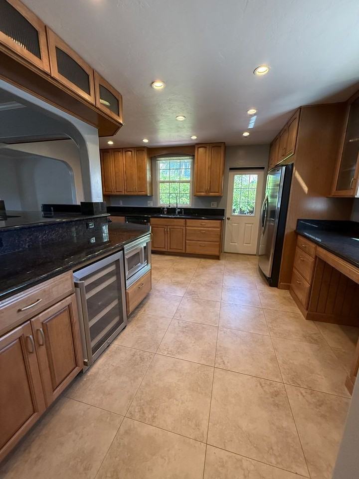 4010 Mount Everest Blvd - Photo 7 of 34