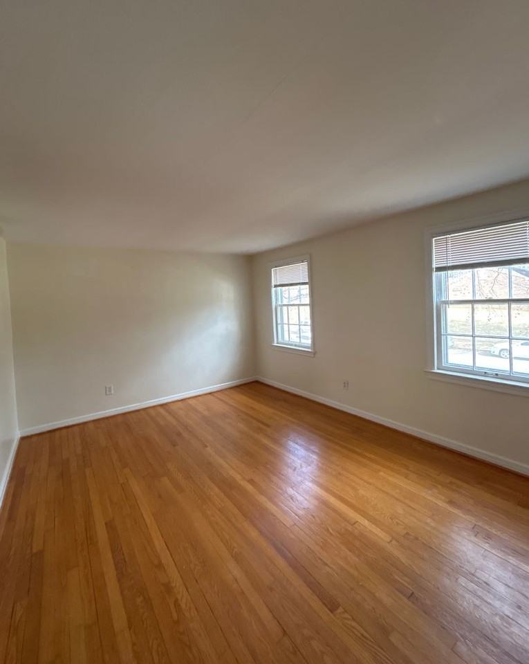 2425 Longview Ave Sw #22 - Photo 3 of 15