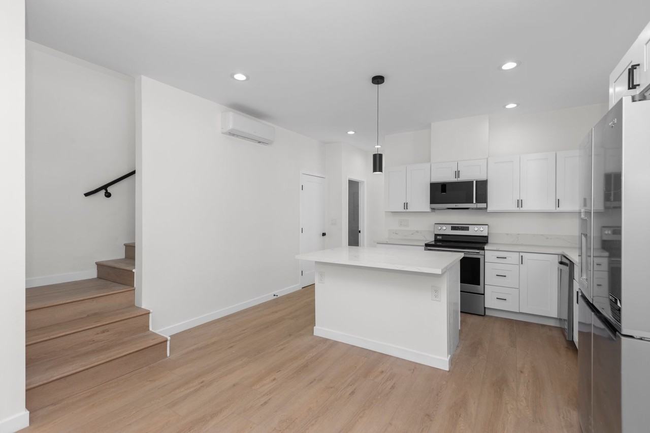 6413 Richard St - Photo 4 of 28