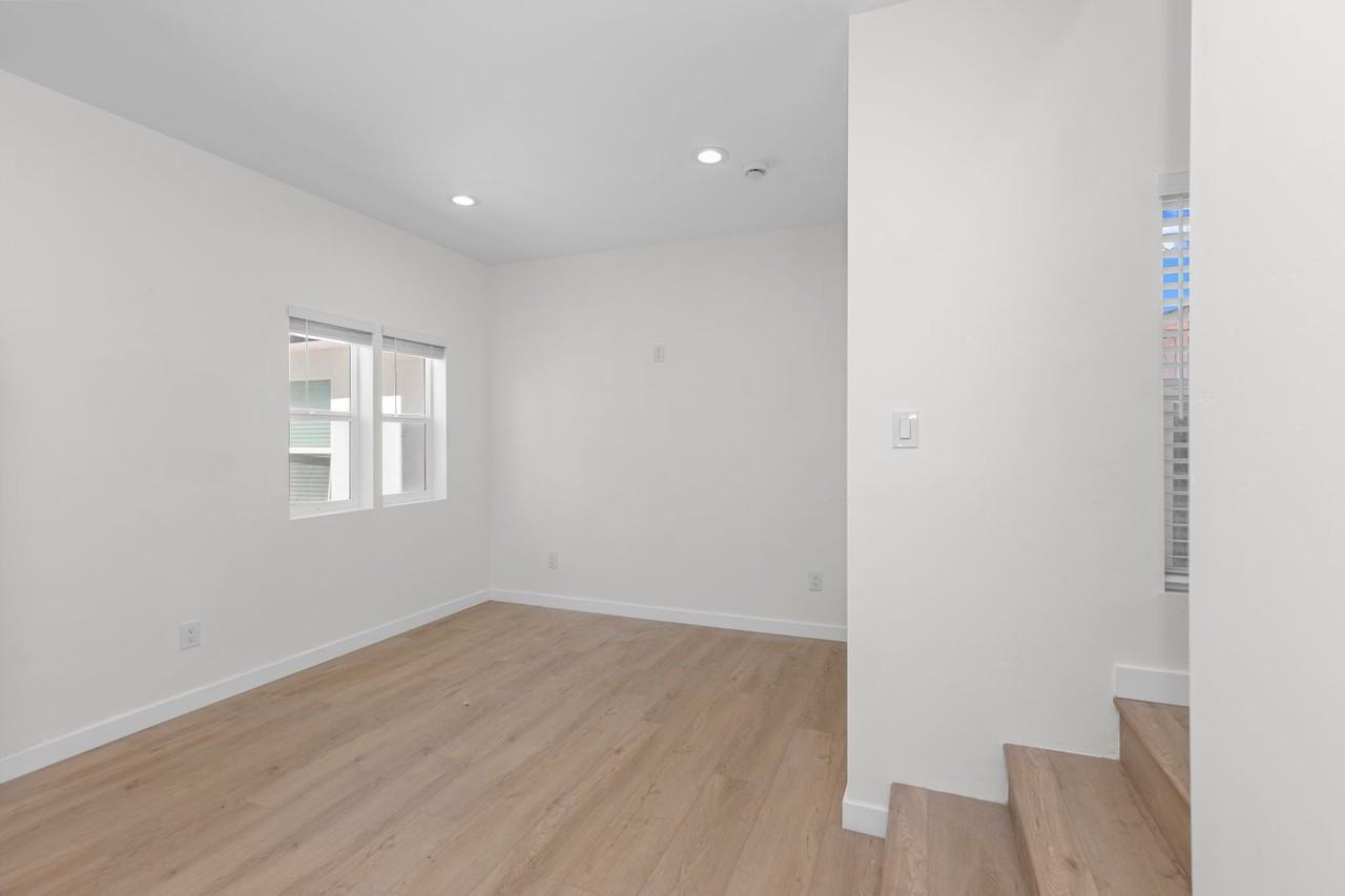 6413 Richard St - Photo 7 of 28