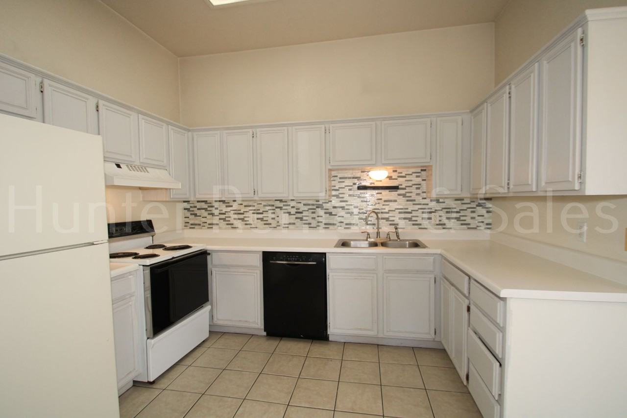 4408 Mallard Ln - Photo 7 of 24