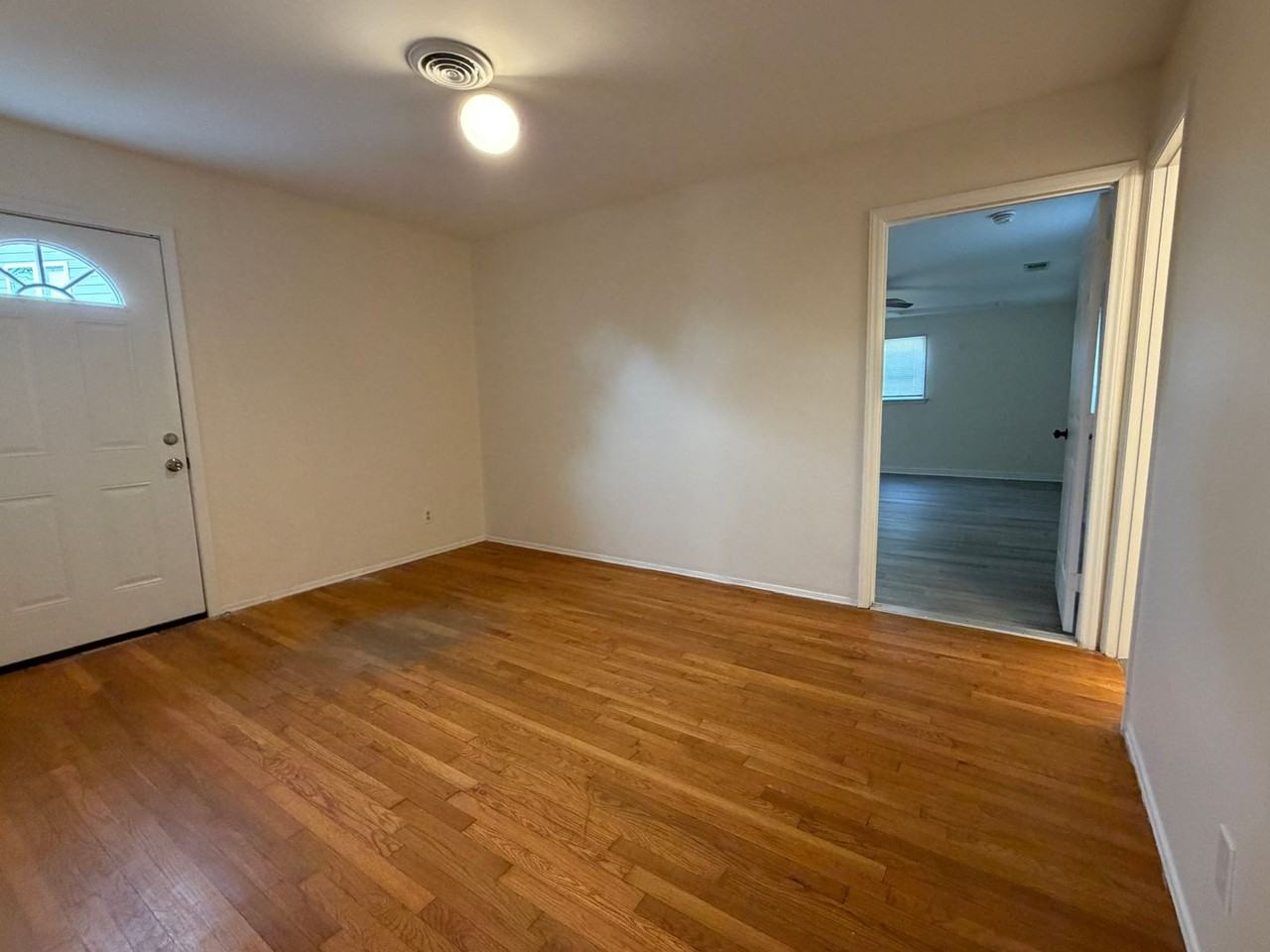 4015 Woodleaf Rd - Photo 2 of 19