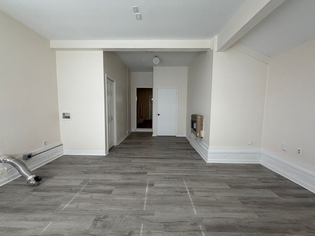 4015 Woodleaf Rd - Photo 4 of 19