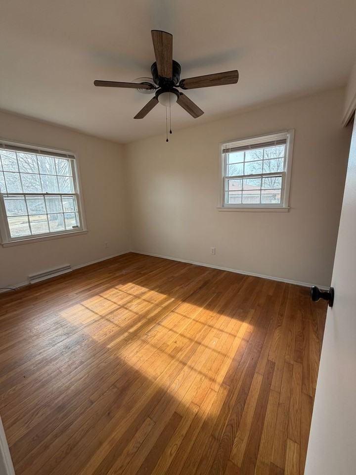 4015 Woodleaf Rd - Photo 6 of 19