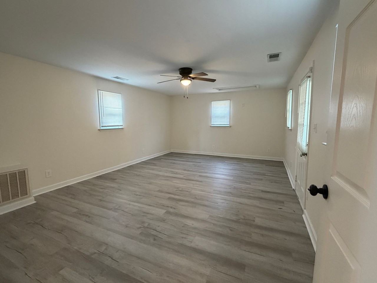 4015 Woodleaf Rd - Photo 7 of 19