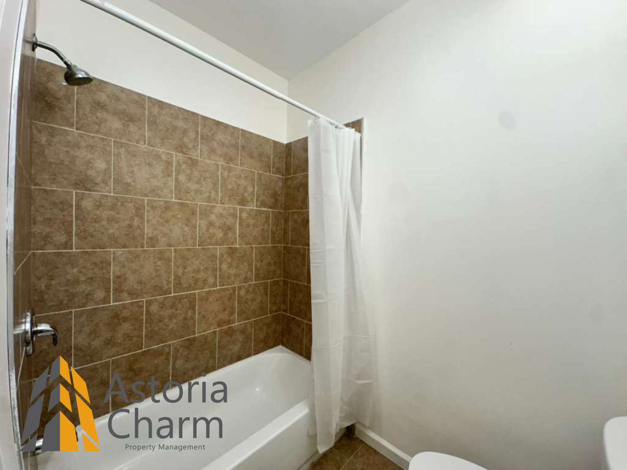 2540 Harford Rd - Photo 4 of 24