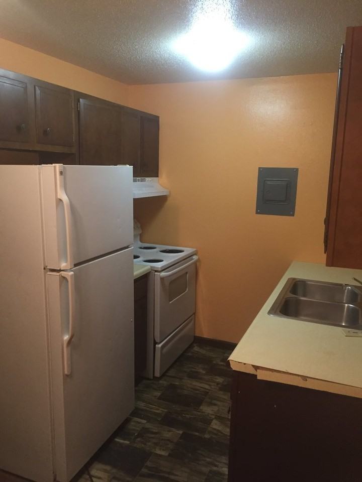 Golf Park Apartments - Photo 7 of 8