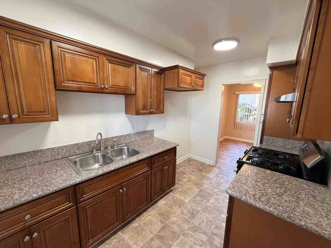 606 SAVOY - Photo 2 of 16