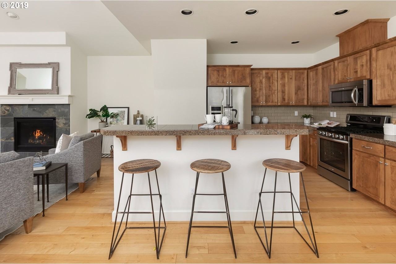 1916 Sw Idaho St - Photo 7 of 28