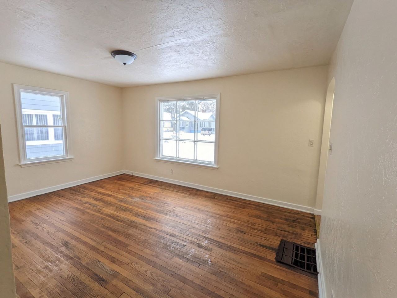 1969 Wood St - Photo 2 of 8