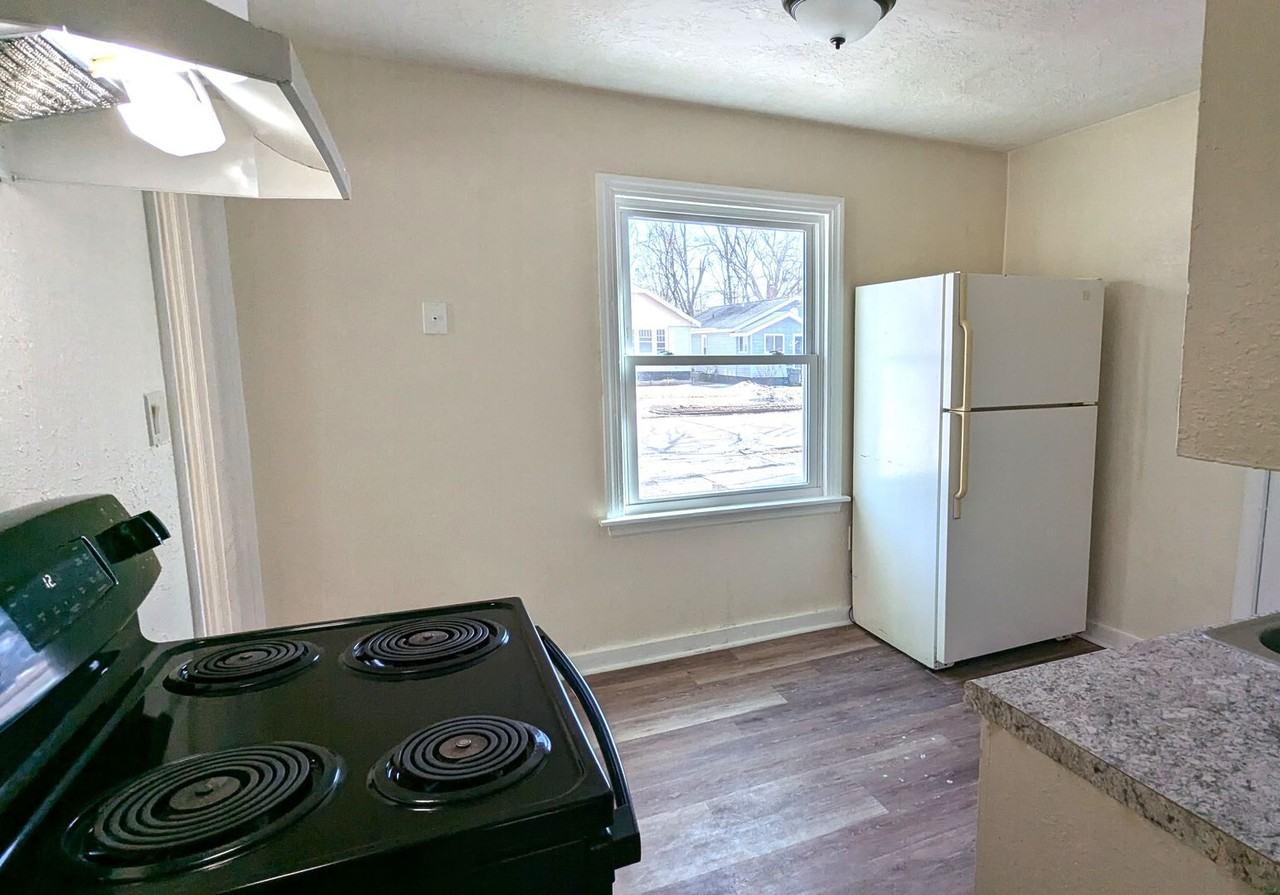 1969 Wood St - Photo 4 of 8