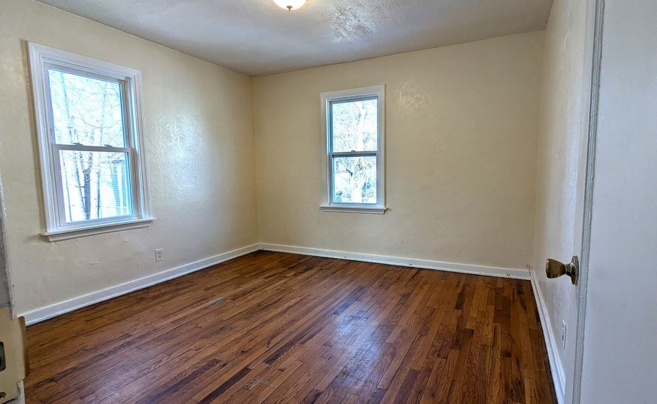 1969 Wood St - Photo 6 of 8