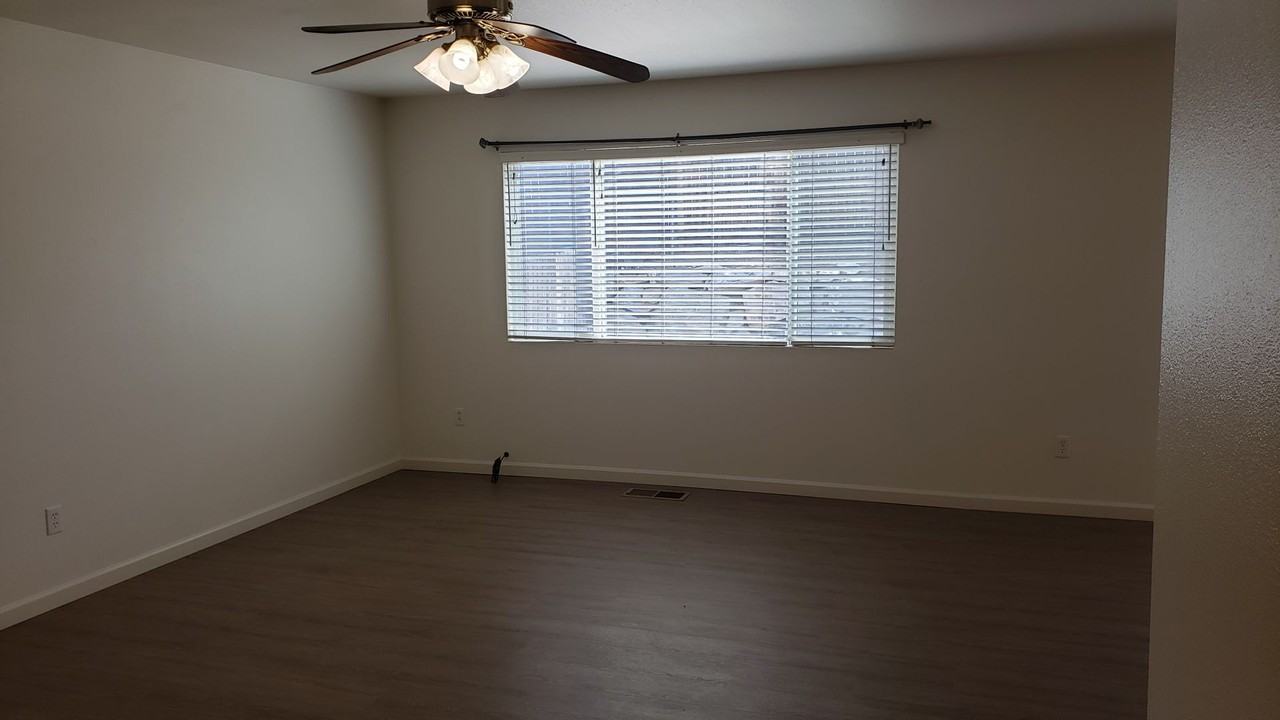 7440 Deveron Dr - Photo 4 of 24